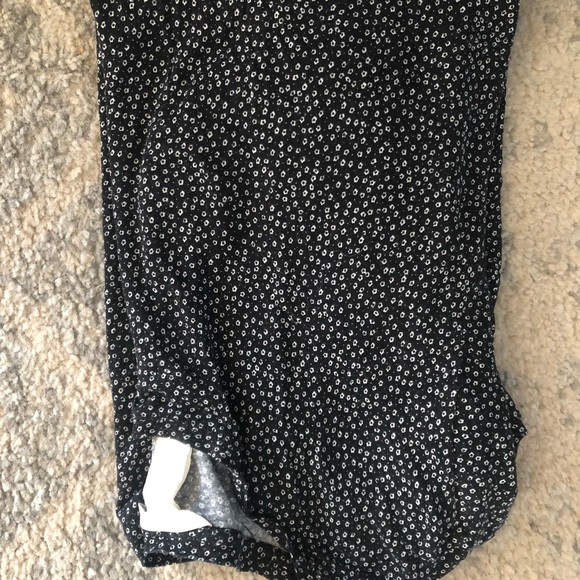 Lightweight Black & White Top - Picture 2 of 2